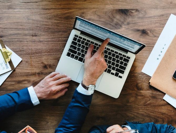 La necesidad de estar inscrito en el registro de licitadores para participar en el procedimiento abierto simplificado