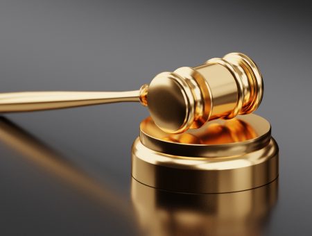 El Tribunal Supremo determina que la indemnización mínima satisfecha a un alto directivo por cese queda exenta de tributación en el IRPF