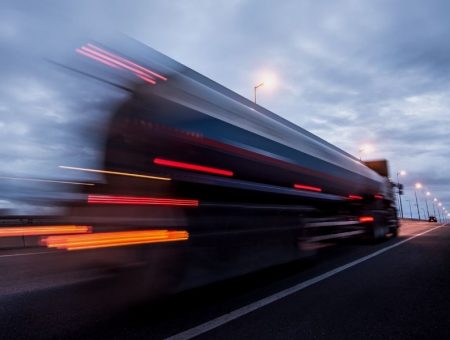 Análisis de datos en el sector del transporte y la logística: cinco pasos para implementarlo